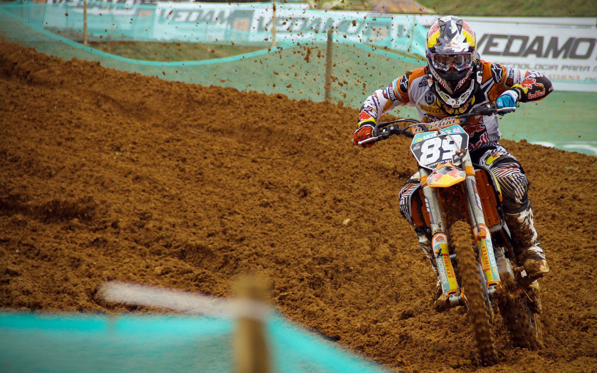 奥斯梅恩一锤定音，AC米兰跨过波兰铁骑的欧冠之夜